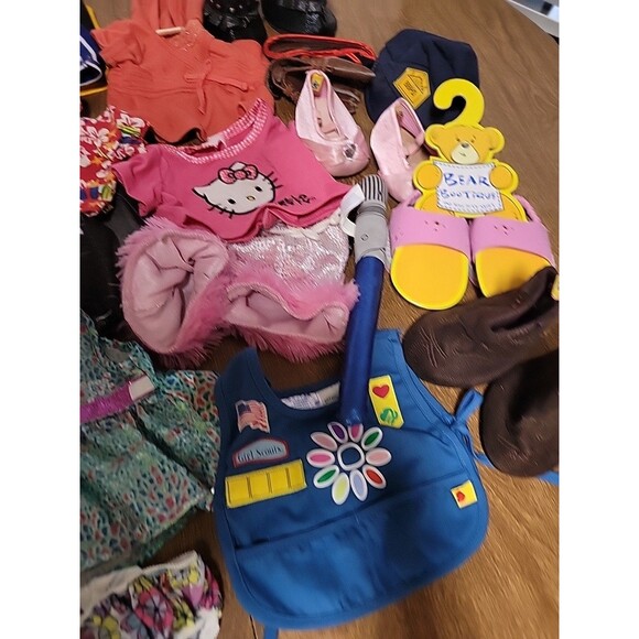 Build-A-Bear BAB Large Lot of Misc Clothes & Accessories Hello Kitty Army - Picture 5 of 11